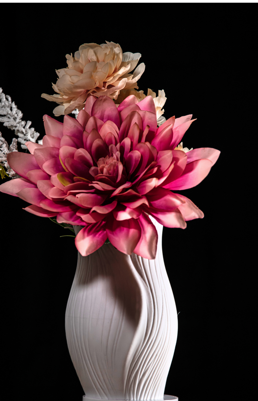🌿 Wave Bloom Vase – Textured Matte White 3D Printed Decor